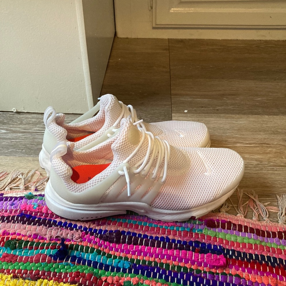 Nike air presto triple white
